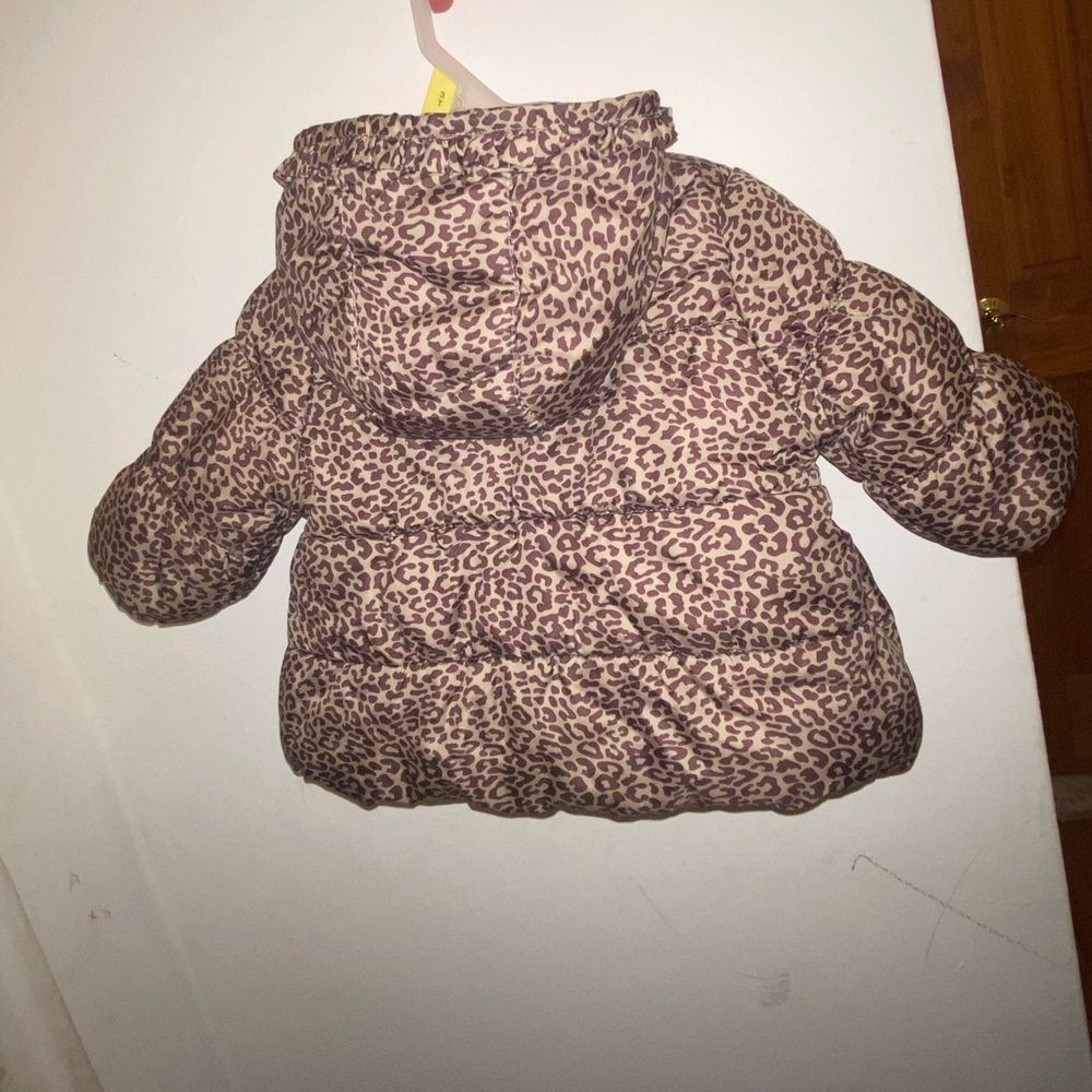 🧥 Charters Leopard Puffer Coat 🧥 - Picture 2 of 3